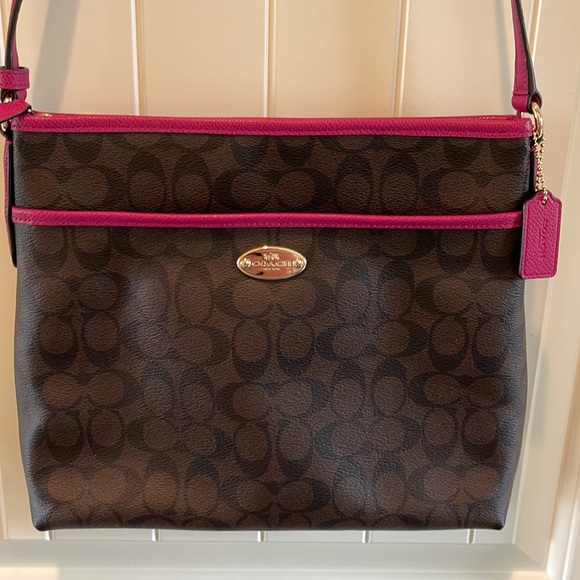 Coach Handbags - COACH  crossbody/purse